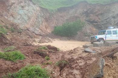 वर्षाका कारण १३ सङ्घीय सडक अवरुद्ध